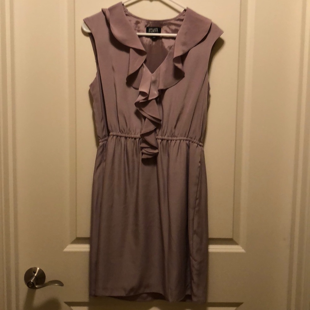 Light lilac dress with pockets, runs small
